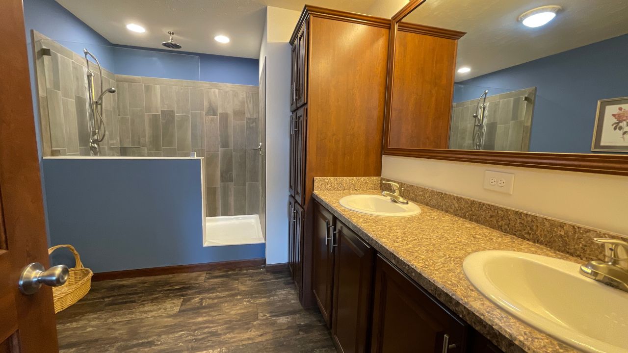 Michigan modular homes master bathroom