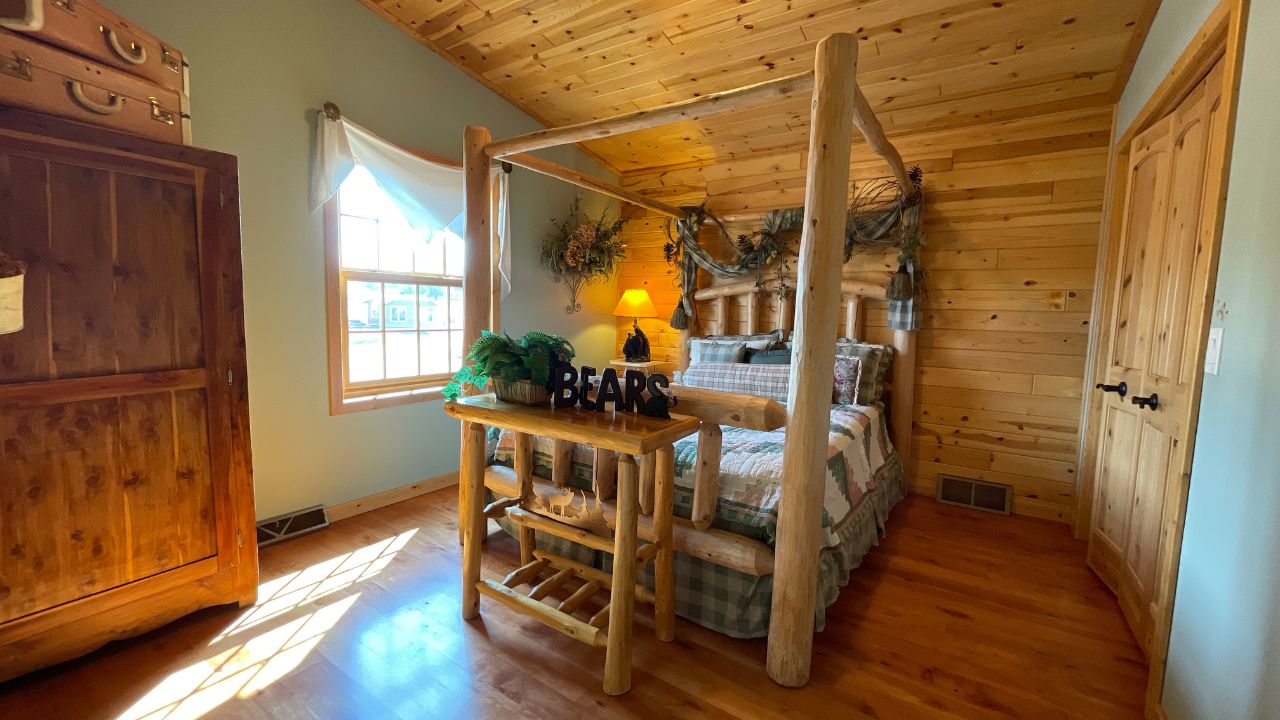 Log Cabin Modular House bedroom
