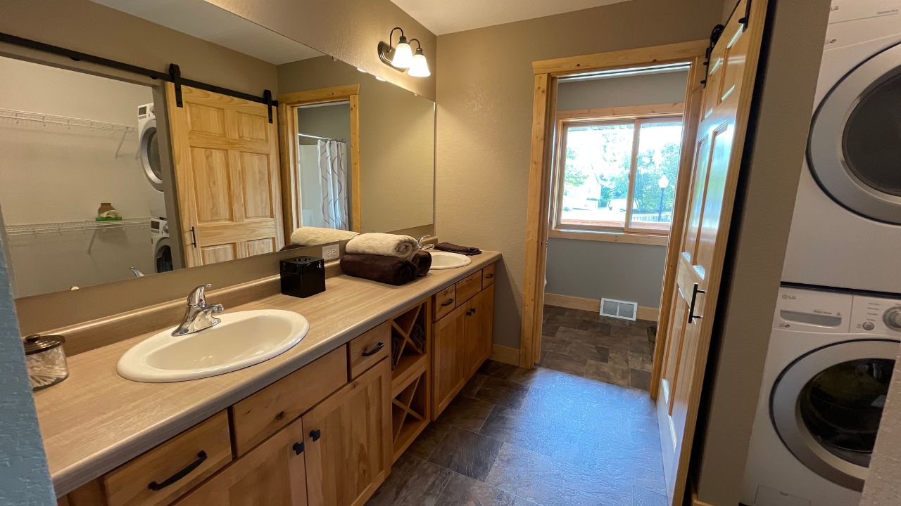 Modular home in Wisconsin master bathroom
