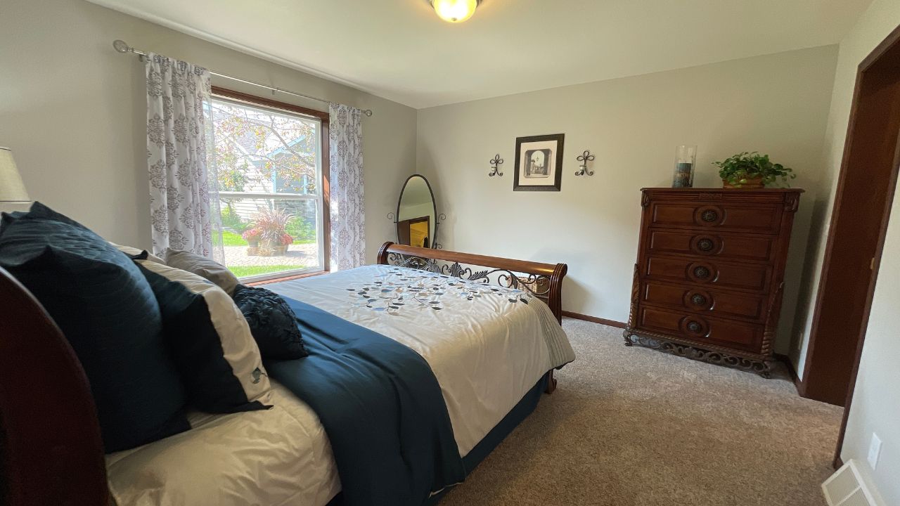 ranch style home master bedroom