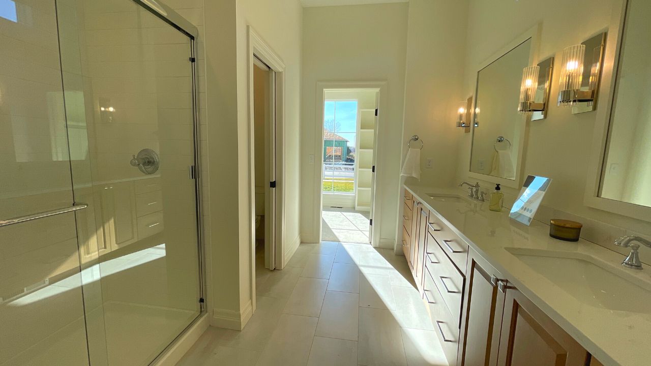 5 bedroom home design master bathroom