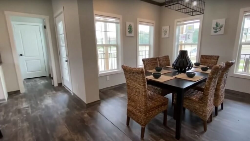 Triple-wide home dining area