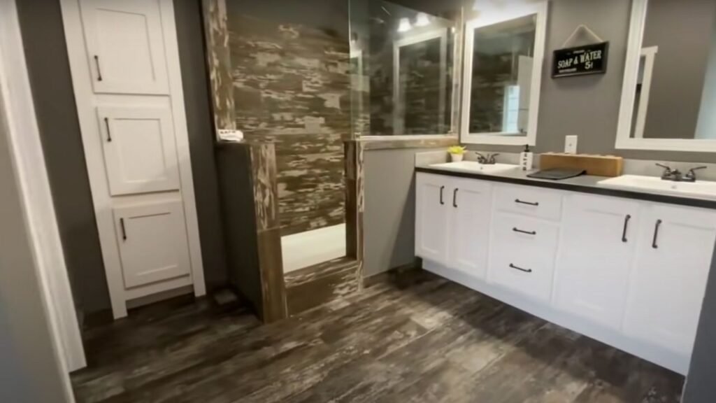 Manufactured home primary bathroom