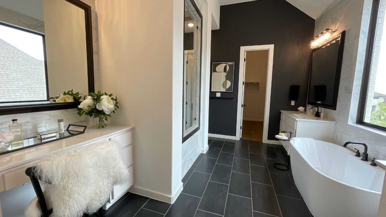 Primary en-suite bathroom by Highland Homes