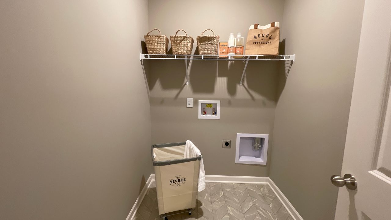 Entry-level laundry room