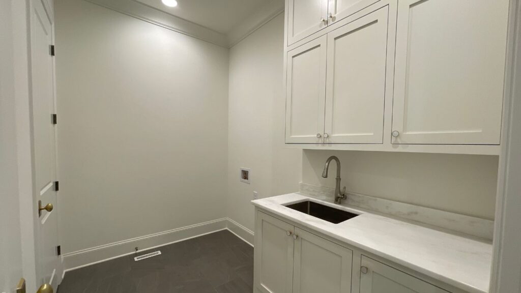 5 bedroom home laundry room