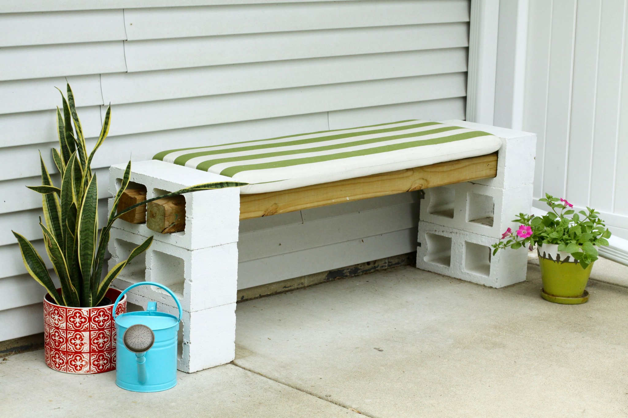 DIY patio furniture cinder block seating