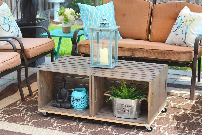 DIY patio furniture crate coffee table