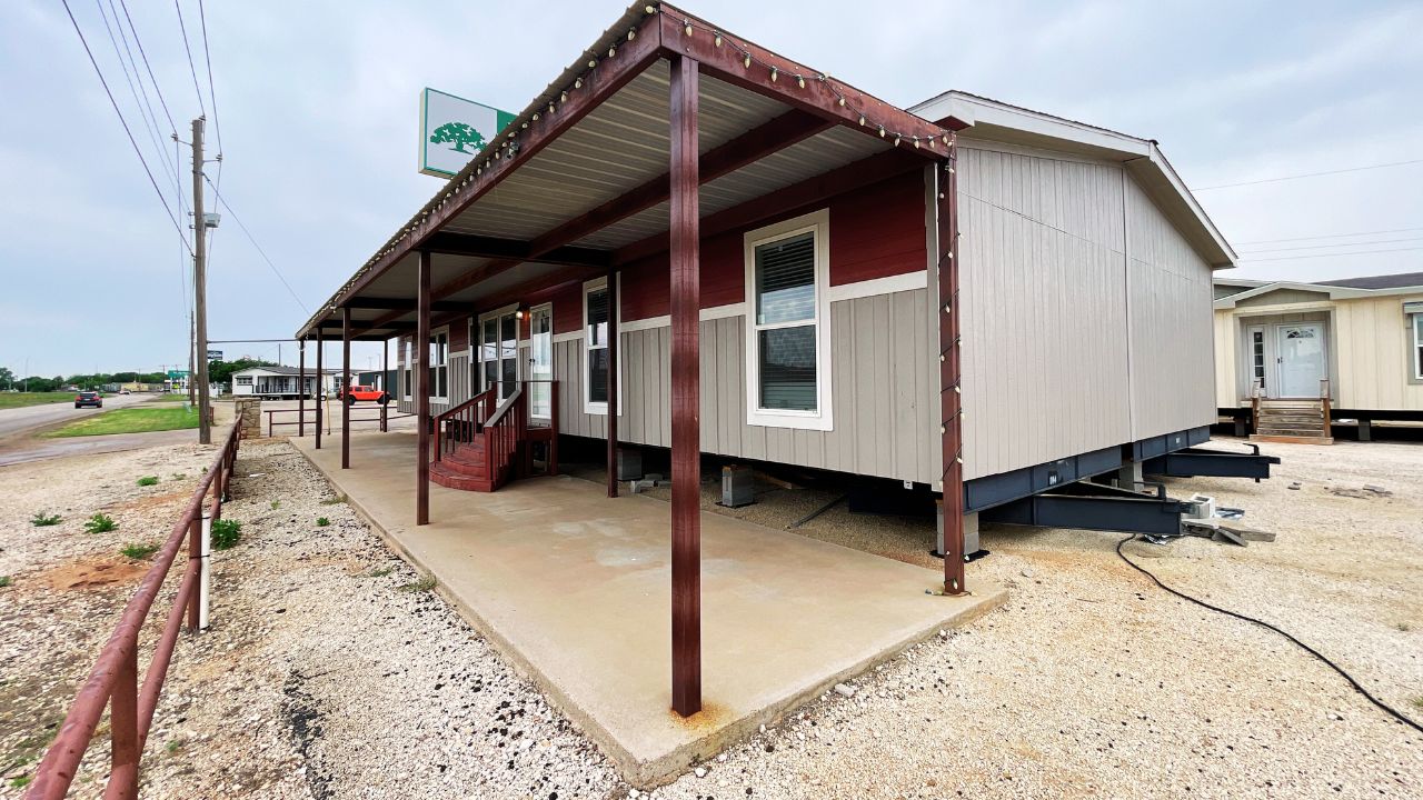 Luxury Mobile Home: Where Style Meets Affordability!